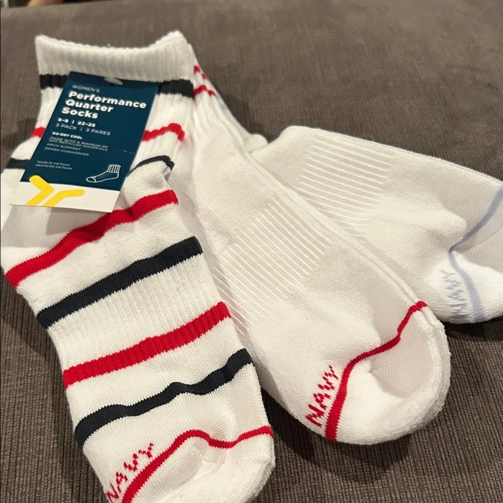 OLD NAVY PERFORMANCE CREW SOCKS Striped 3pck NWT